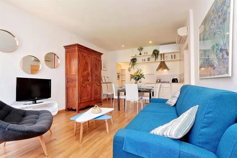Apartment Il Glicine Campo De Fiori Italy
