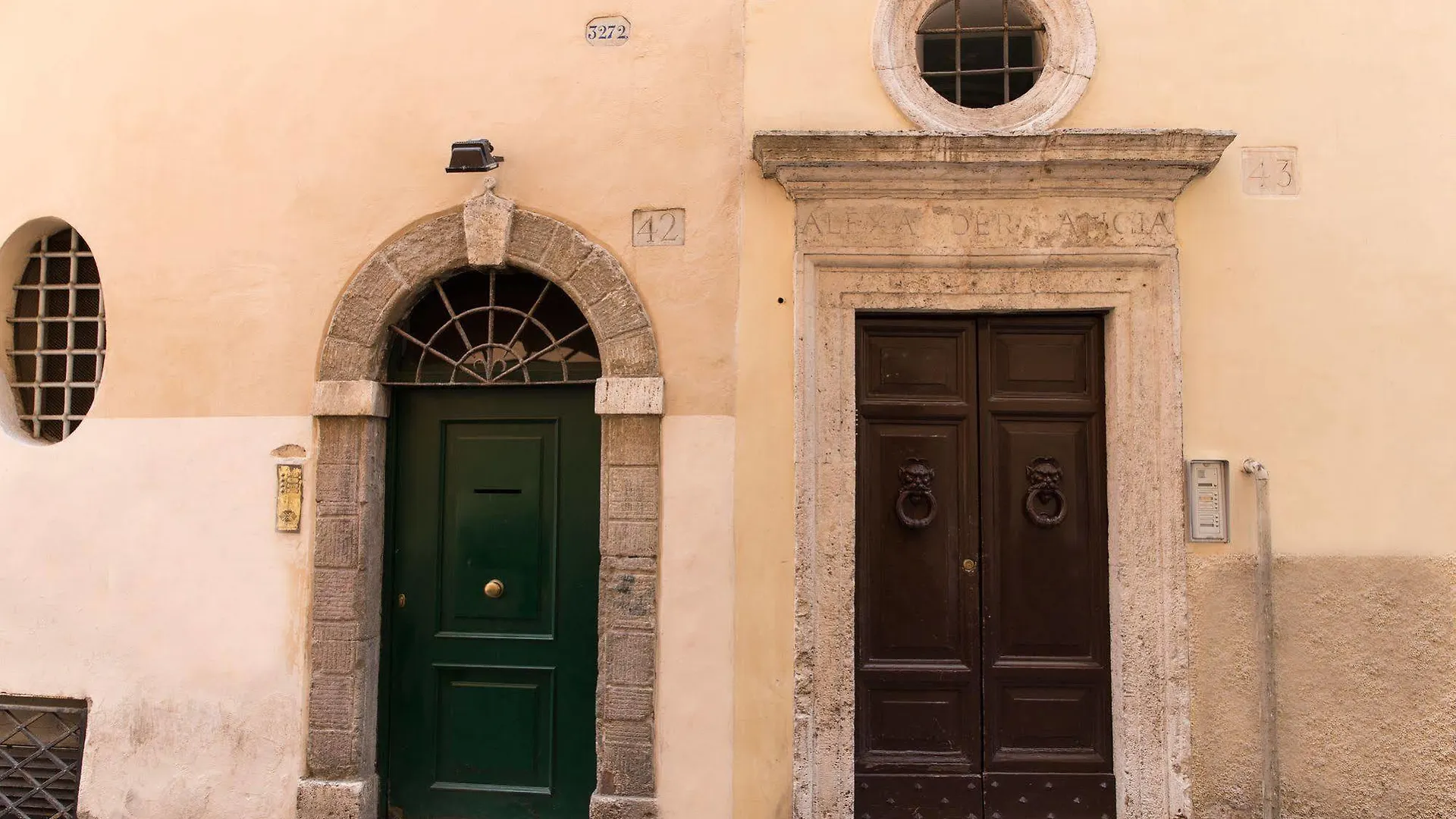 Apartment Il Glicine Campo De Fiori Italy