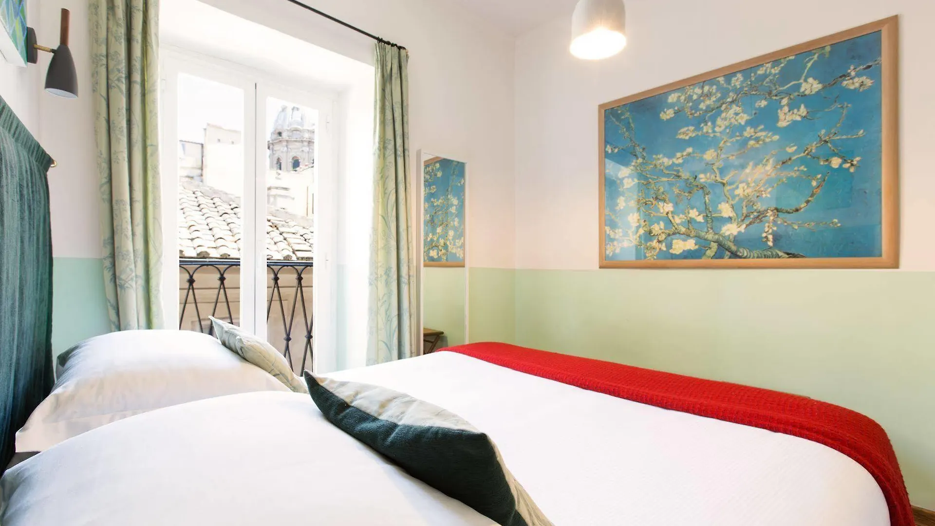Apartment Il Glicine Campo De Fiori Italy